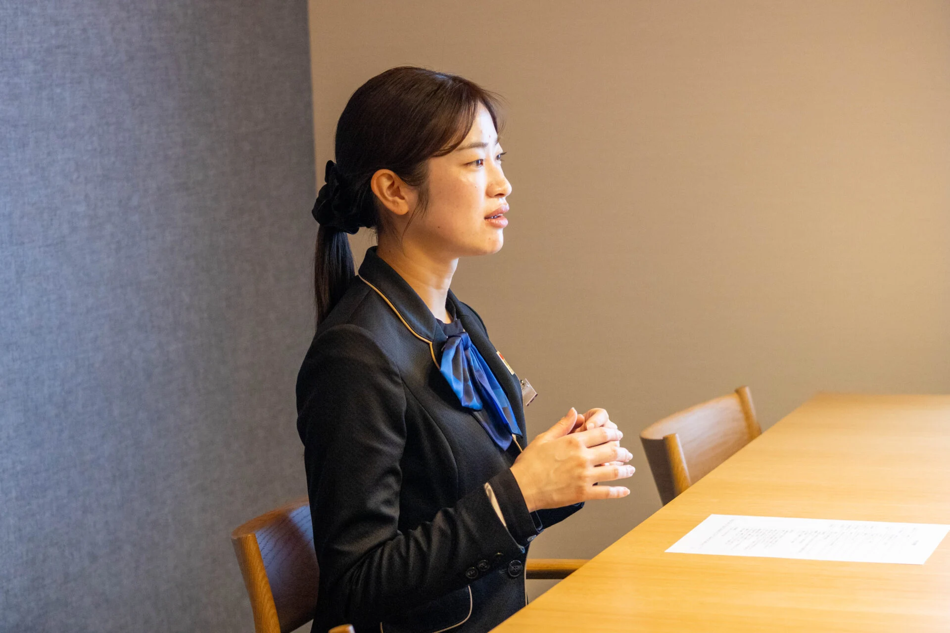 取材を受ける近藤さん