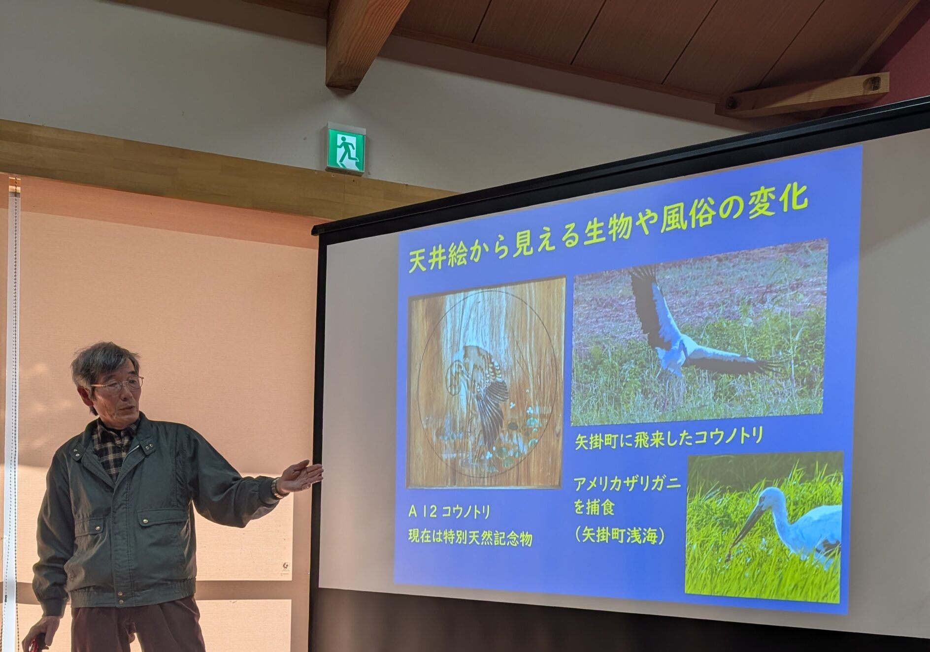 桃源郷はなしの里(矢掛町上高末)で講演する田賀辰也さん
