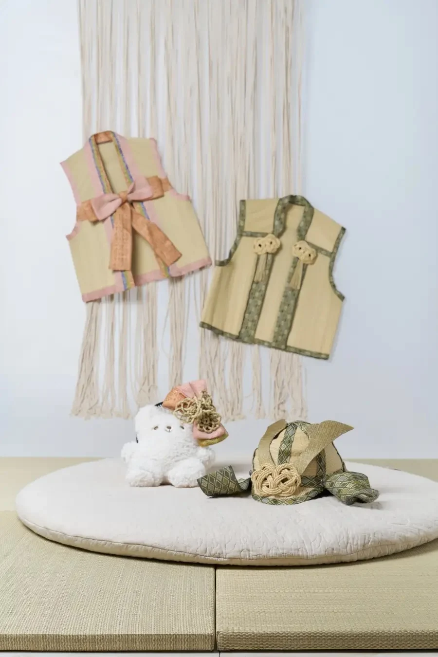 置き畳「綾川」と「イブルマット」画像提供：萩原株式会社