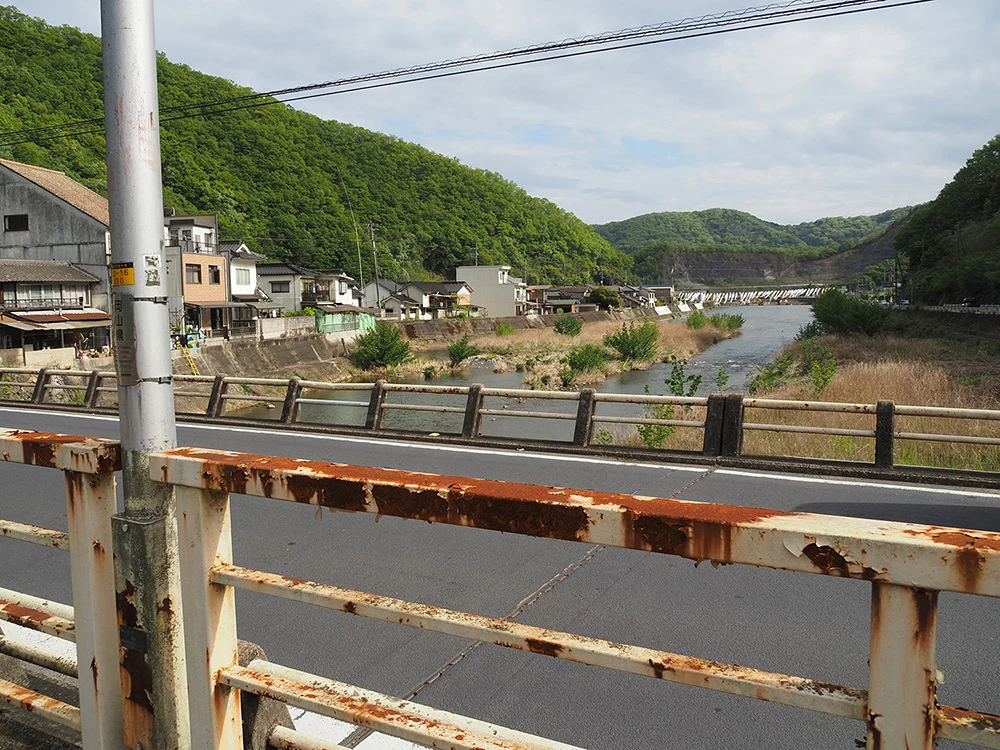 小田川横断こいのぼり2026-こばん-こんぴら橋