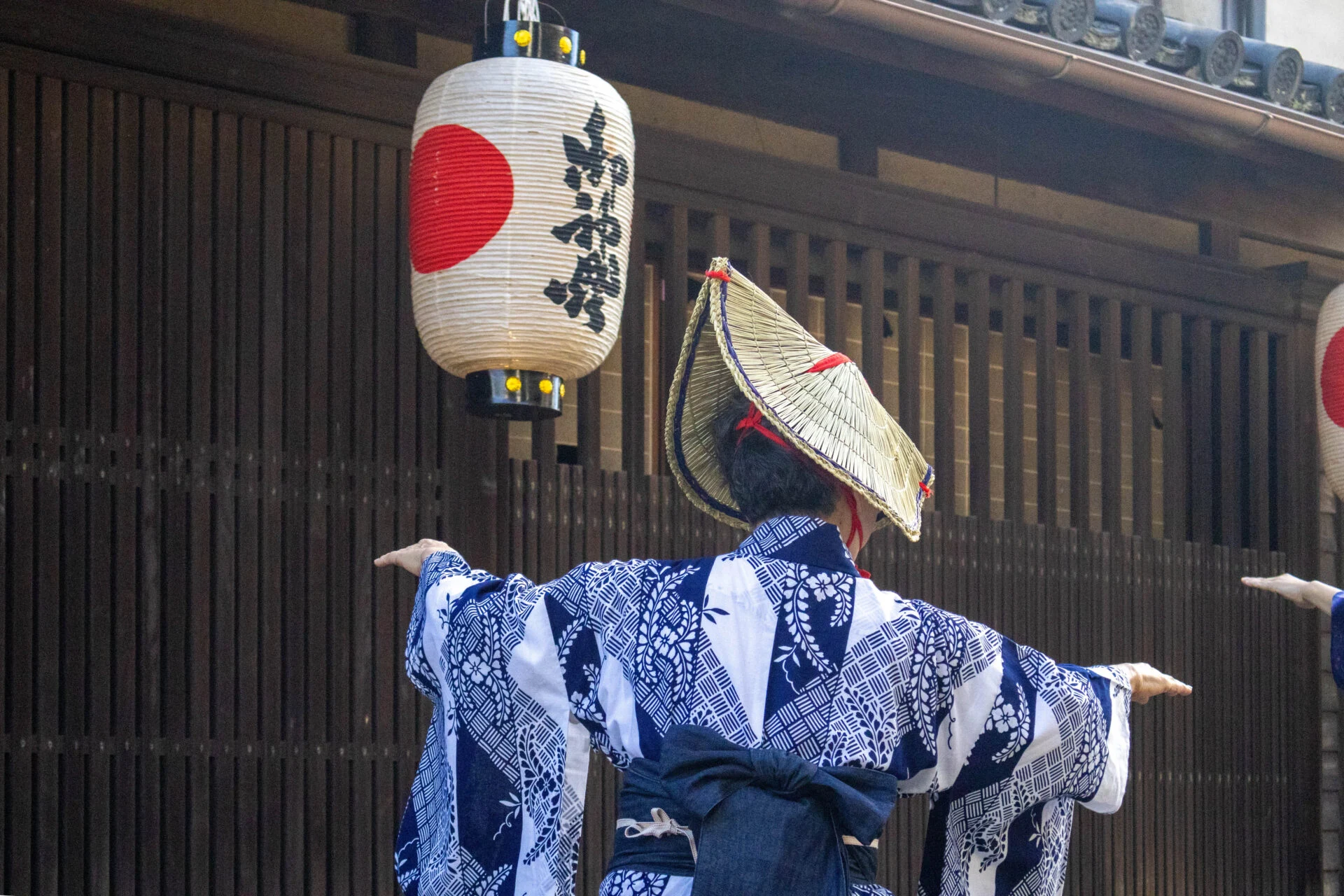 下津井節の踊り（2024年の下津井宵灯りにて）