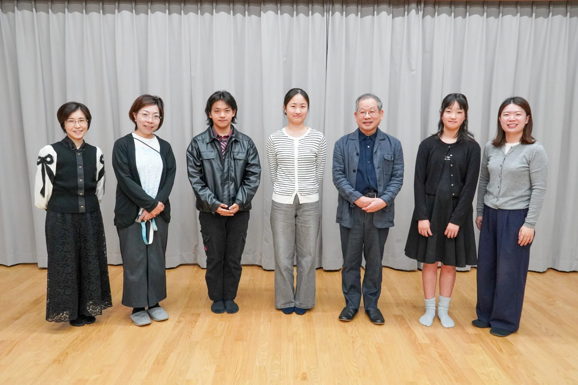 左から三宅優美さん、上月真子さん、小西悠生さん、堀内優衣さん、江島幹雄さん、森田琴子さん、山下咲希さん