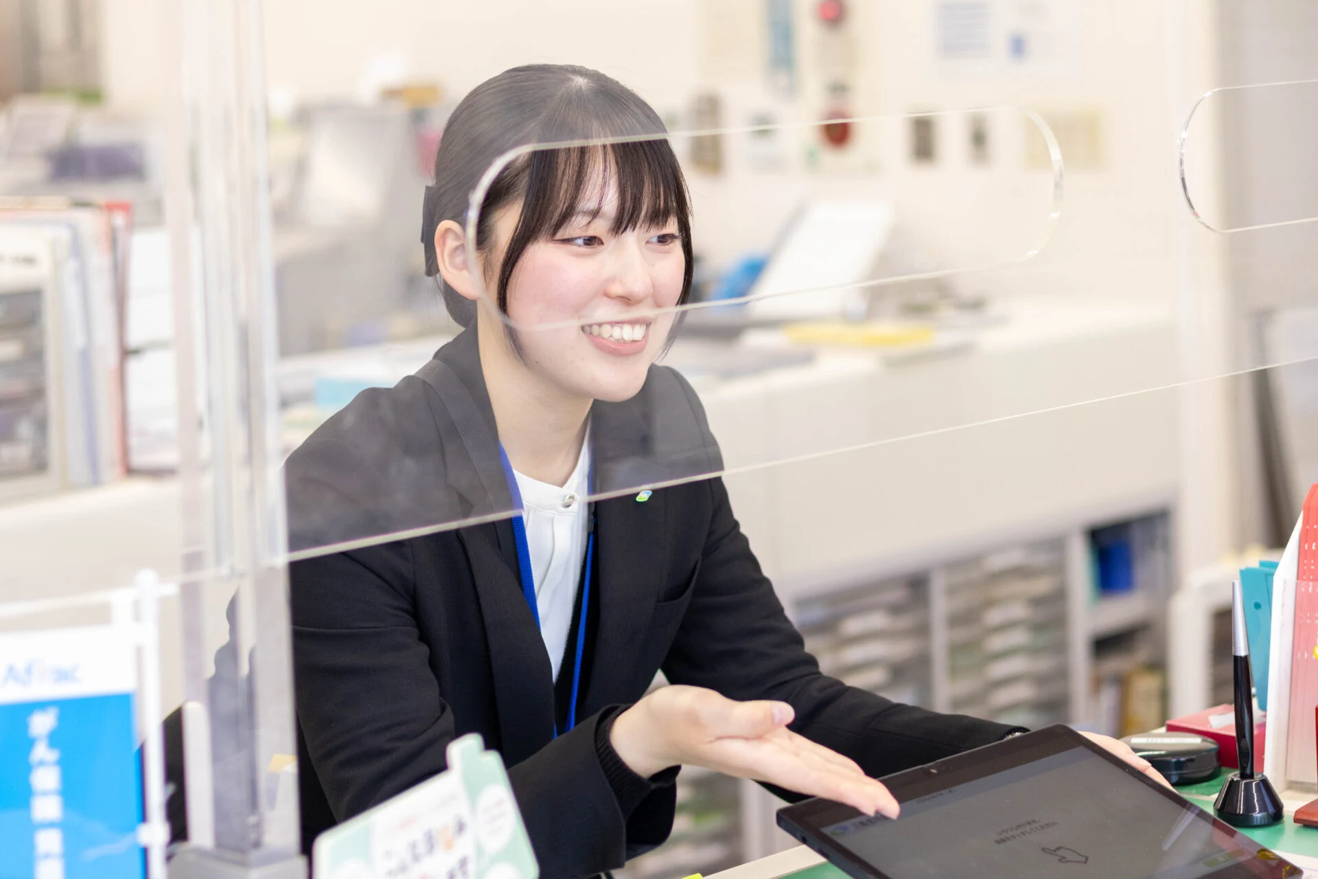 お客様対応中の金子さん