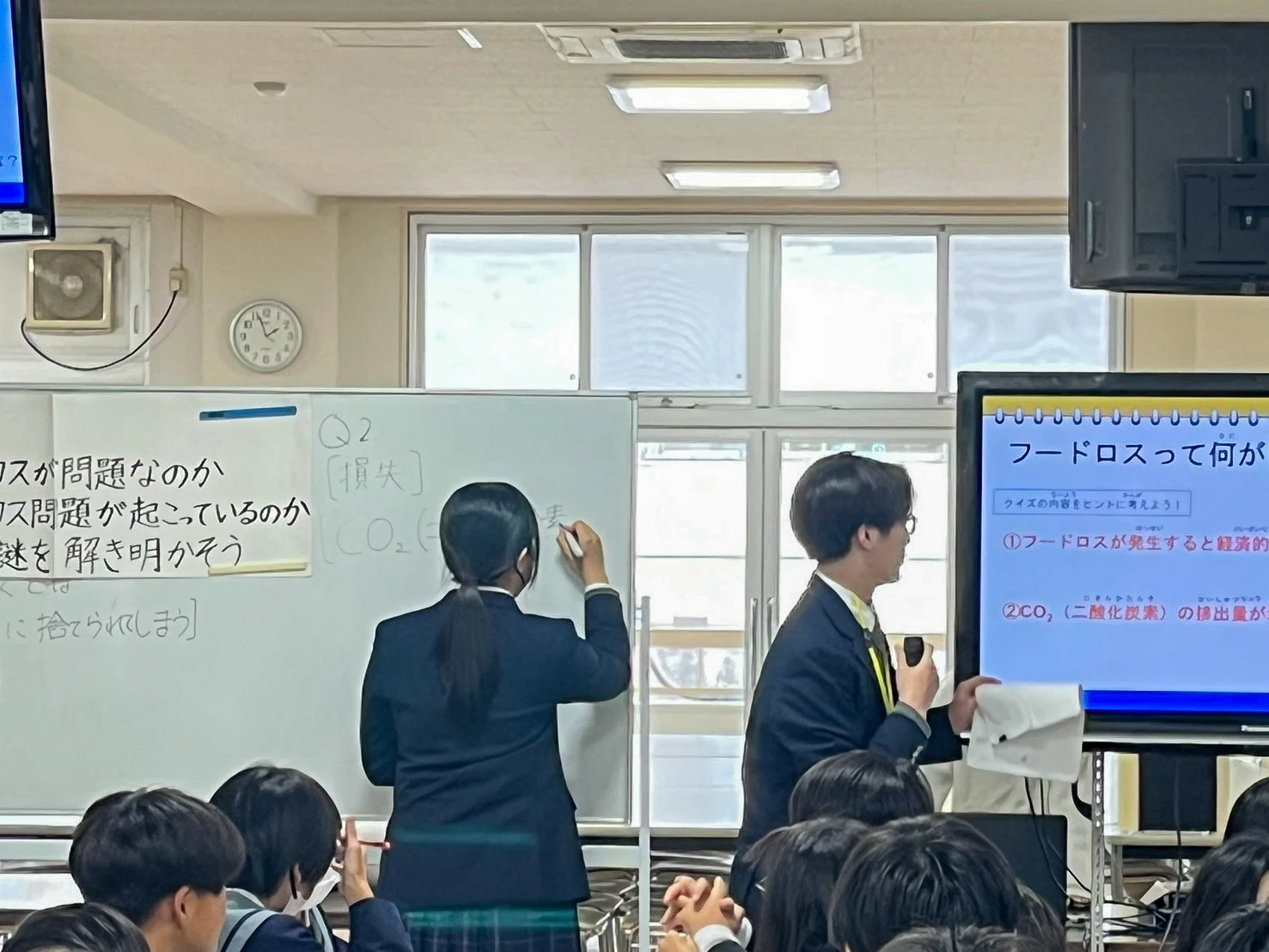 小学校で授業をする高校生（写真提供：一般社団法人コノヒトカン）