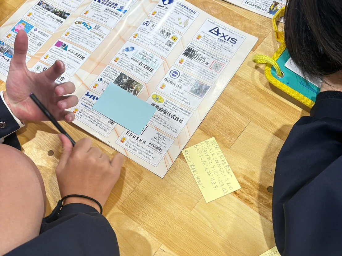 想いのバトンを書く子どもたち(写真提供:一般社団法人コノヒトカン)