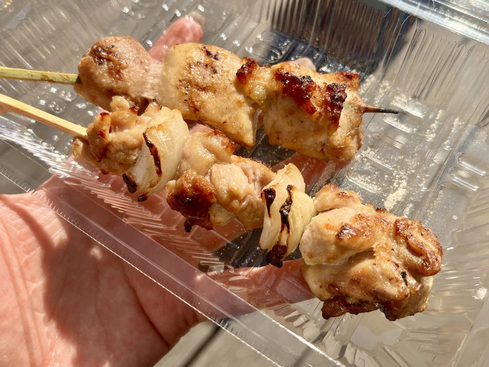 もも串と玉ねぎ間