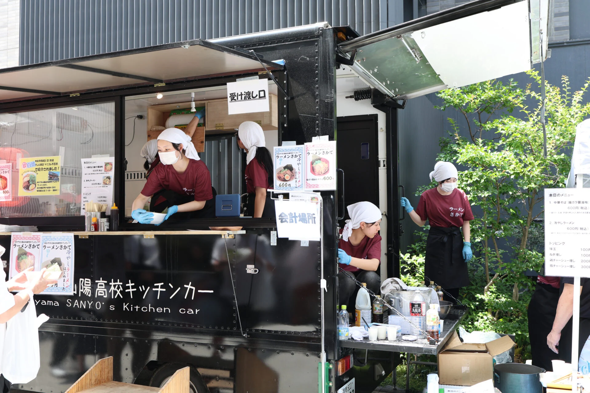 おかやま山陽高等学校のブース　ラーメン「さかて」