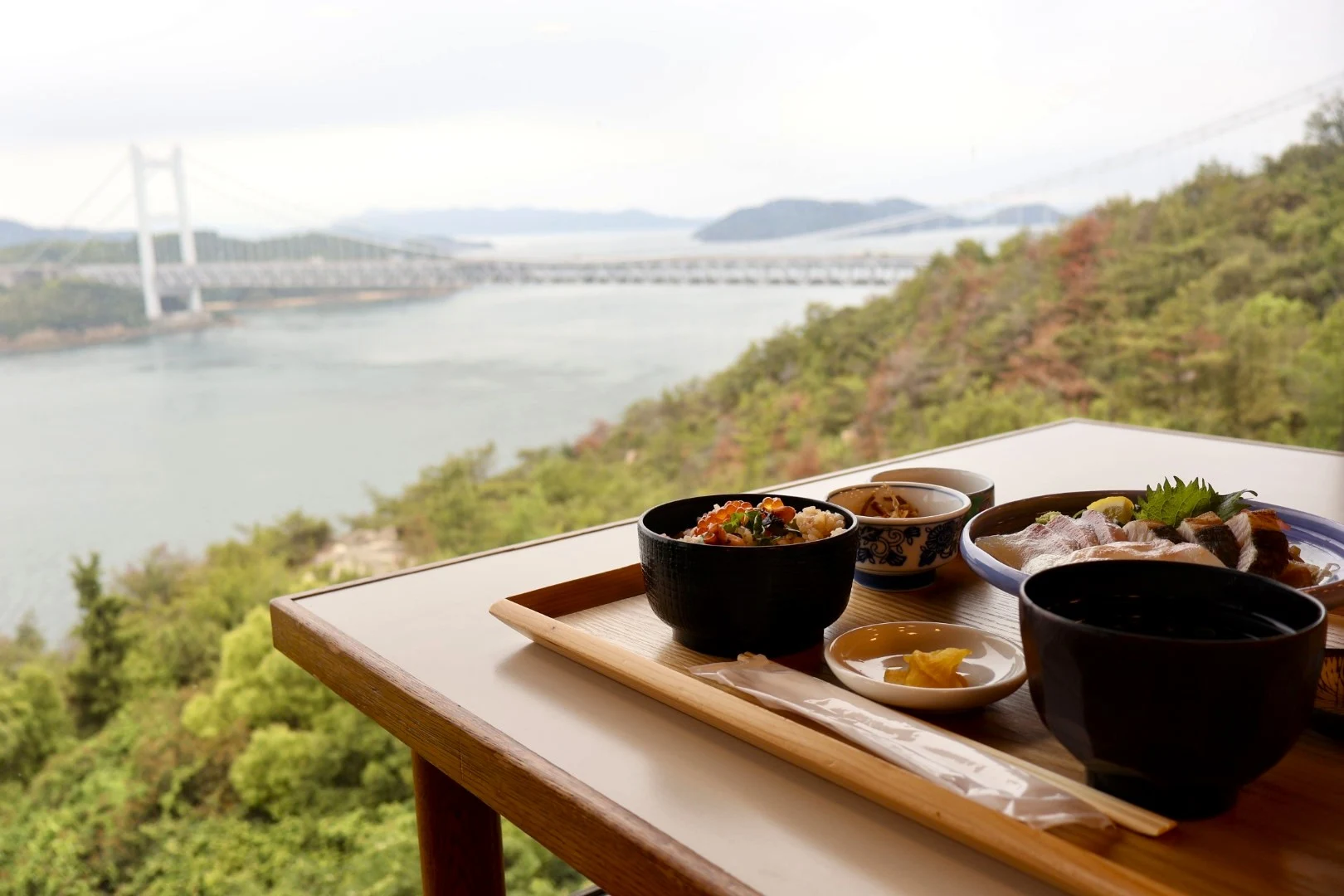 瀬戸大橋と食事風景