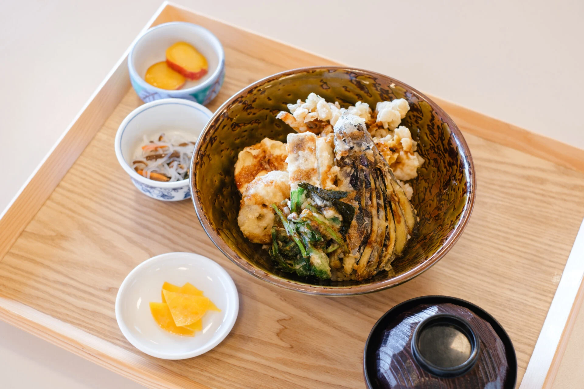 写真提供：鷲羽山レストハウス ローカル食堂