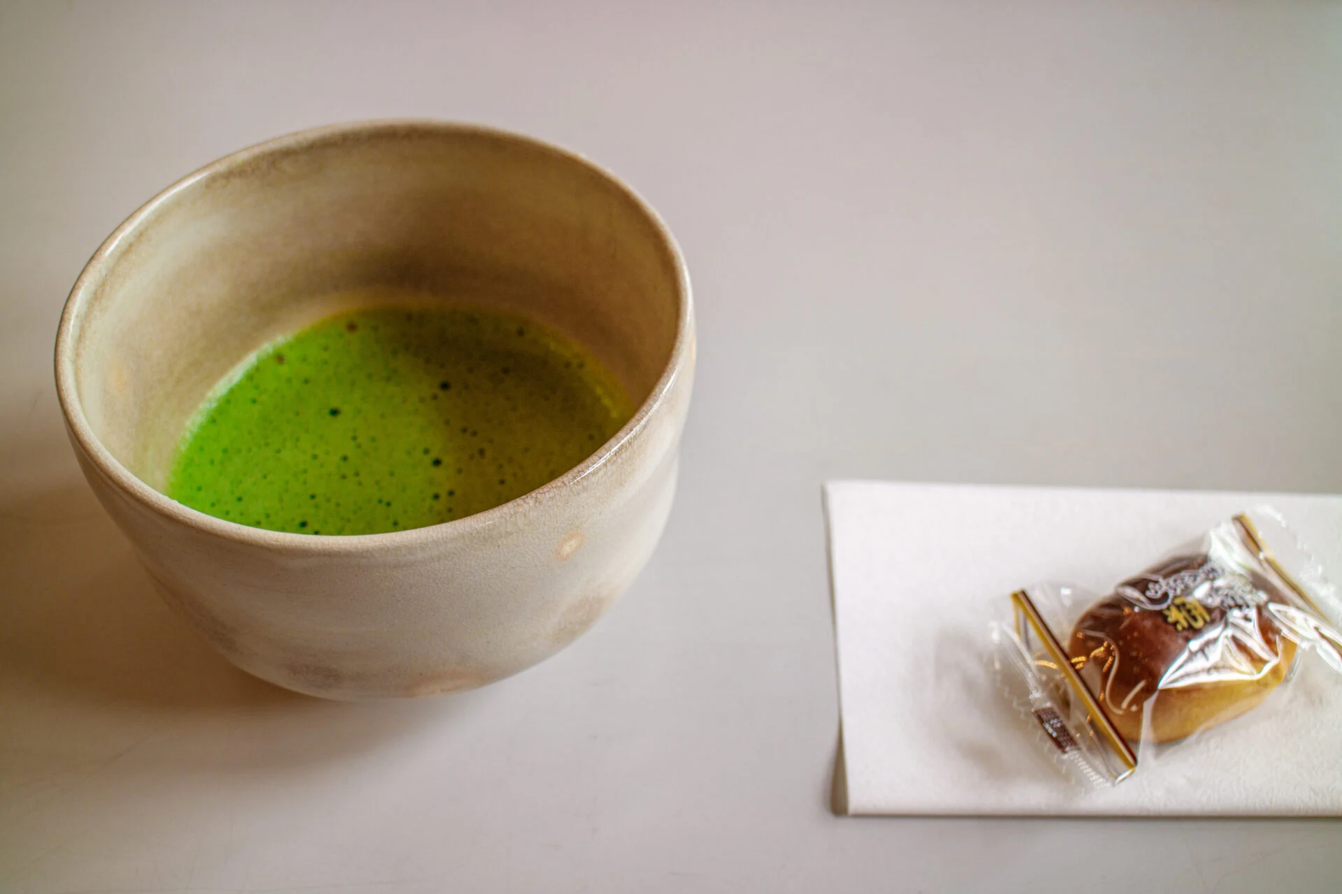 お接待の抹茶と茶菓子をただききました