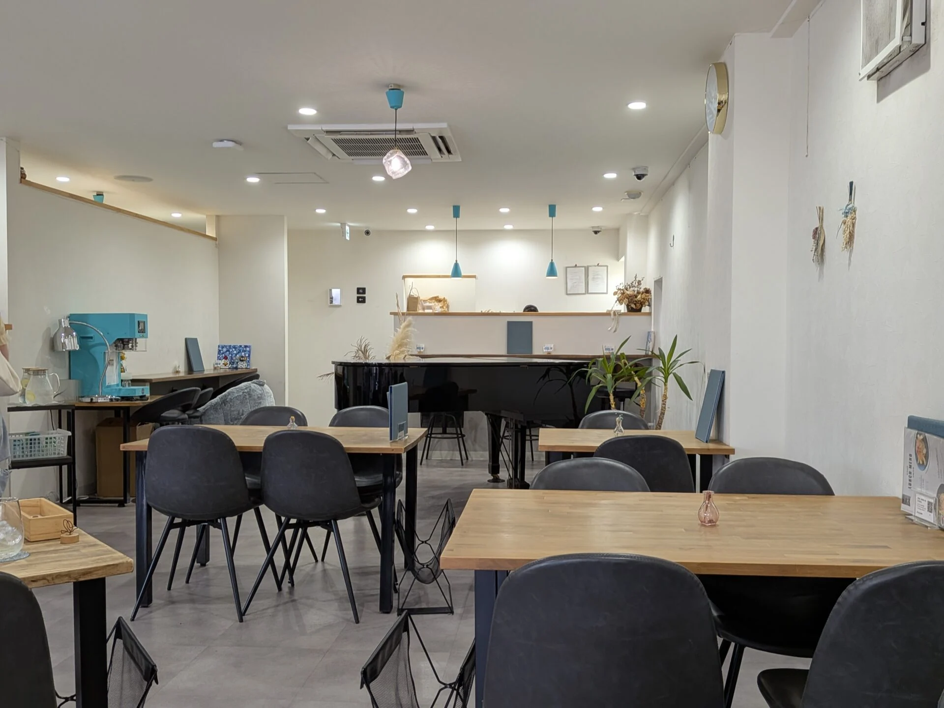 CAFE LUCIAS内観