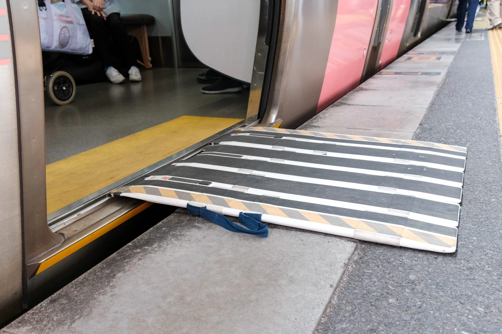 車椅子乗降用スロープ