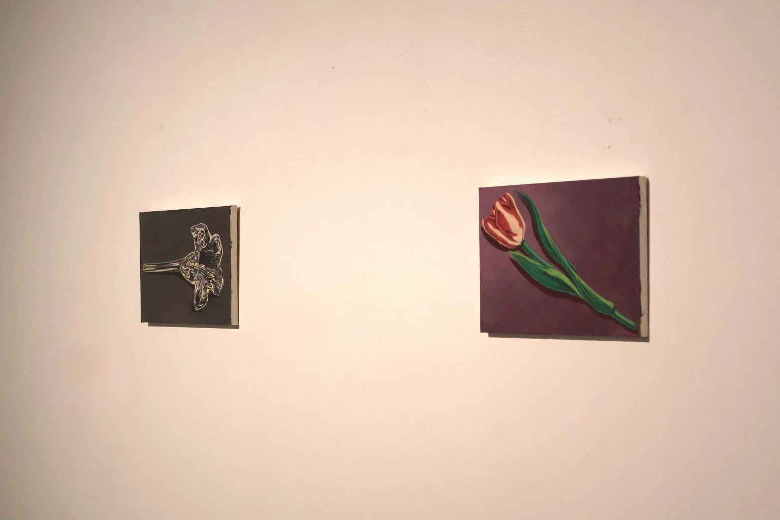 メインの作品の両脇にある作品