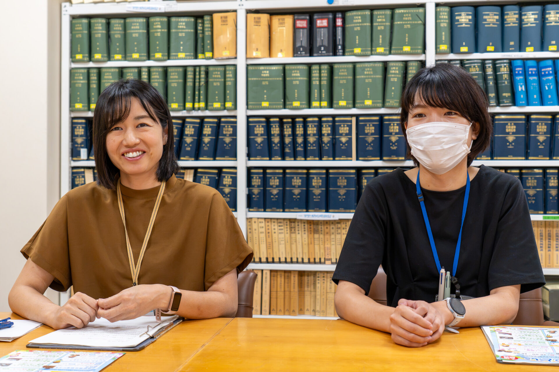 左から谷川真智さん、岩本愛美さん