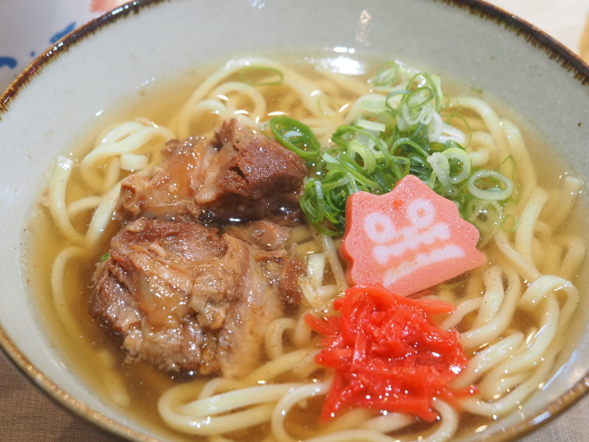 にふぇーでーびるのソーキそば