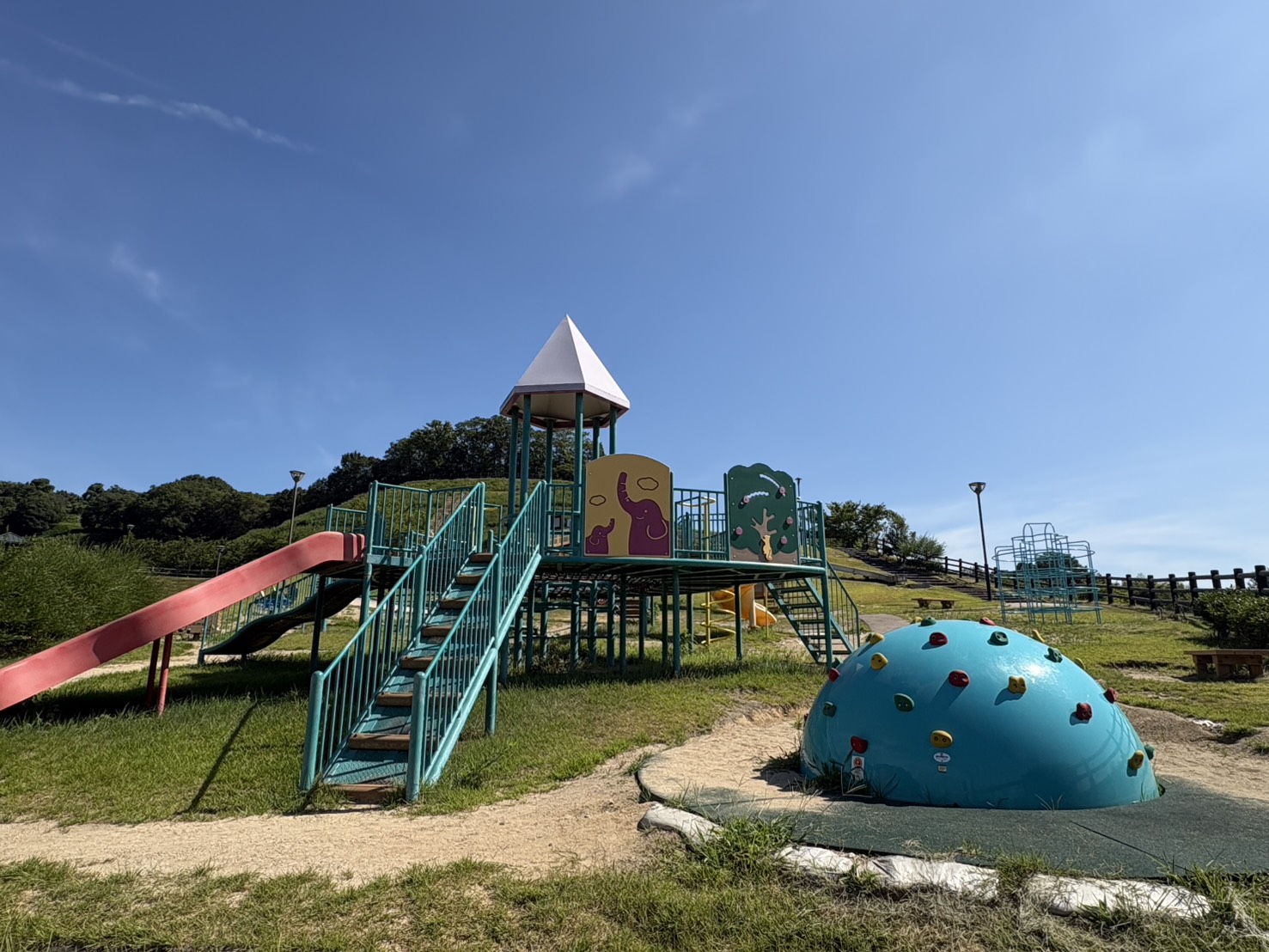 つばきの丘運動公園の遊具広場