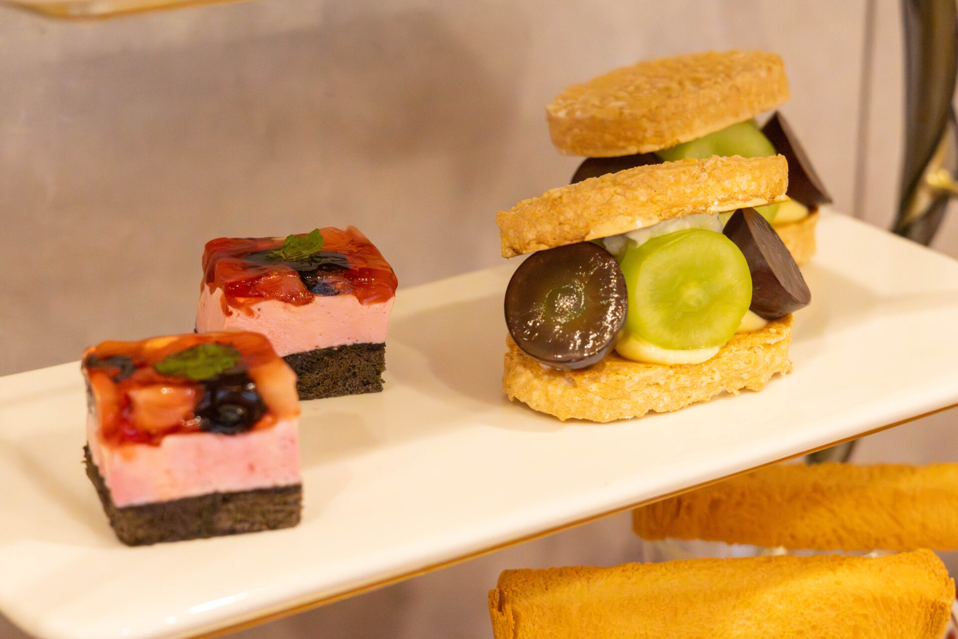 Tochiotome Strawberry and Blueberry Cake, Duet Sandwich with Two Types of Grapes